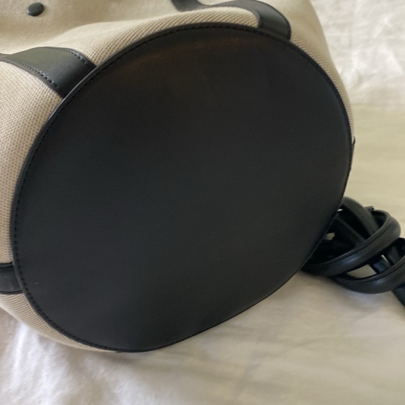 Vasic two in one bucket bag- white and black - Picture 5 of 10